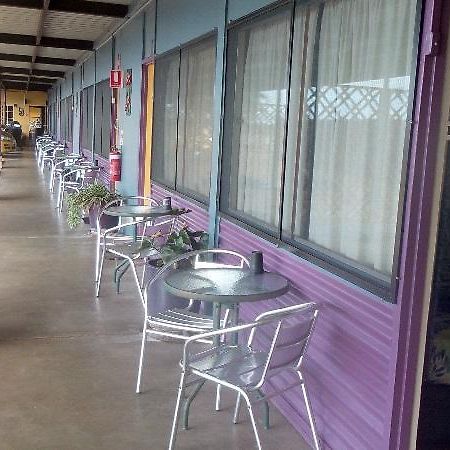 Reef Gardens Motel Proserpine Exterior photo