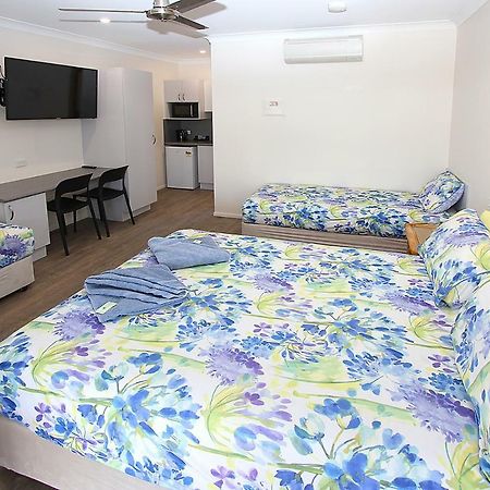Reef Gardens Motel Proserpine Exterior photo