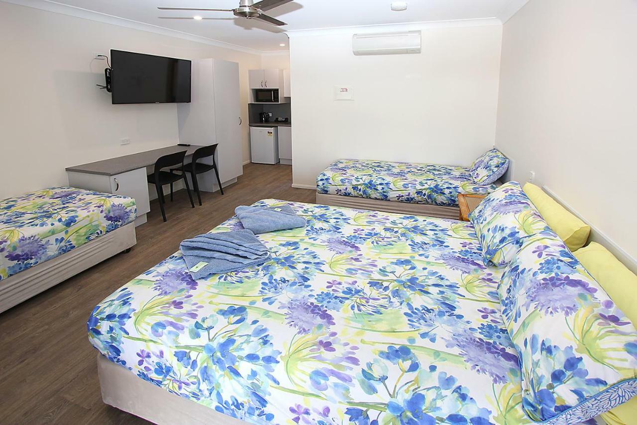 Reef Gardens Motel Proserpine Exterior photo