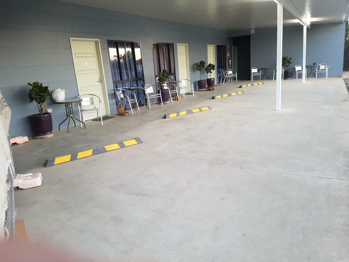 Reef Gardens Motel Proserpine Exterior photo
